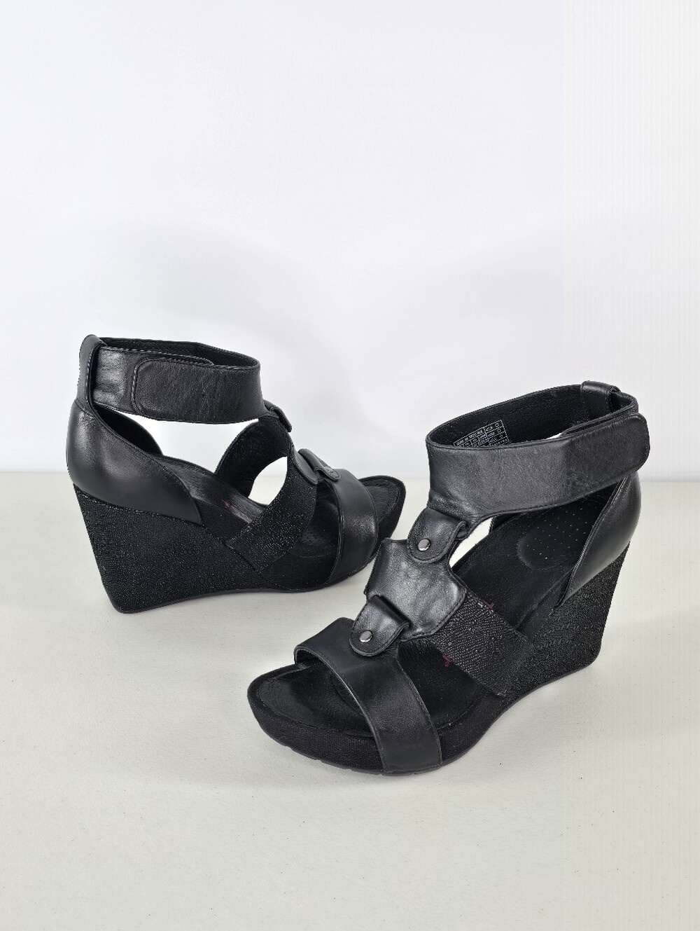 Tsubo Neelie Black Nappa Leather & Stingray Textured Platform Wedge Sandals 6.5